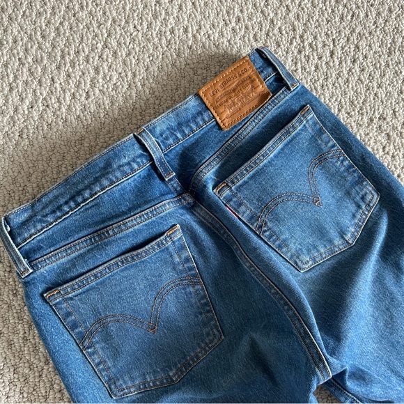 Levi’s 501 short/cropped, NWOT, button-up,perfect jeans for someone! - Picture 5 of 5